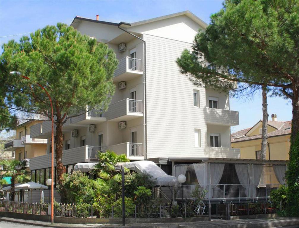 Loretta & Dependance 3* Cervia